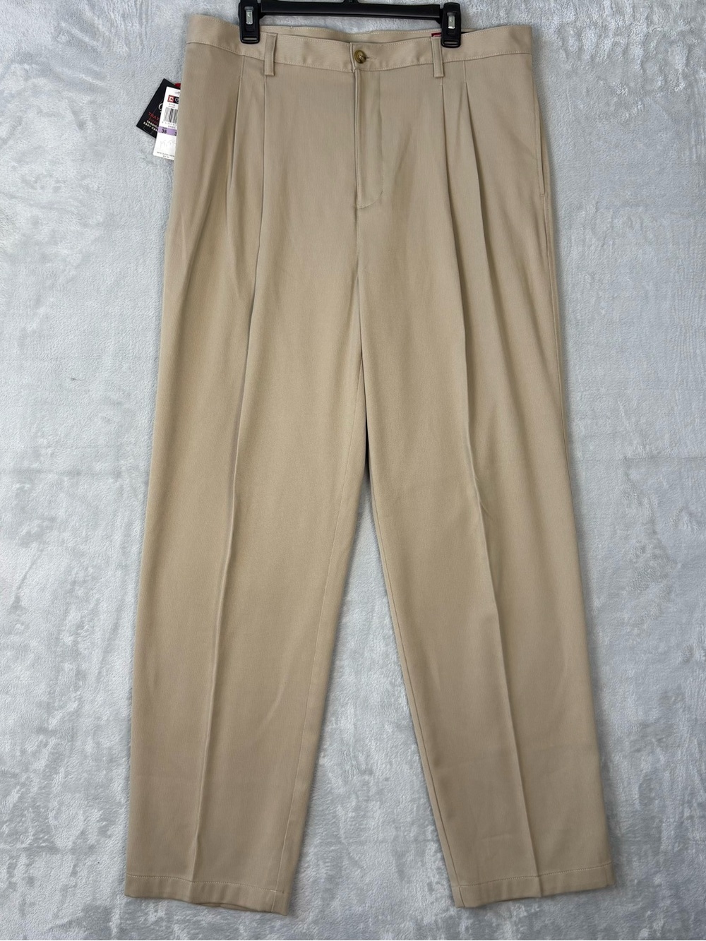 NWT CHAPS Travel Pant Pleated Traditional Fit Pants Size 38x 34 Tan Pocket